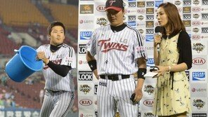 [포토] 임찬규 짖궂은 장난…여자아나운서 물벼락 ‘멘붕’