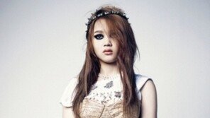 [포토] ‘16세’ 이하이 난해한 화보 ‘무리수 화장+어색한 란제리룩’ 