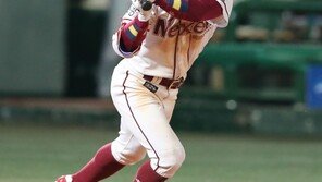 출루 머신 정수성 ‘영광의 무릎훈장’ “상처 덧나면 큰일나요∼”