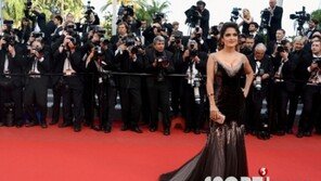 [포토] ‘칸영화제’ 셀마 헤이엑, 글래머 몸매 강조 드레스