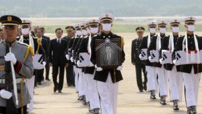 18세에 전쟁 뛰어든 형…62년만에 조국품으로