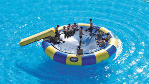 1km 거대 수영장, 대체 얼마나 넓길래 요트를 띄울까?