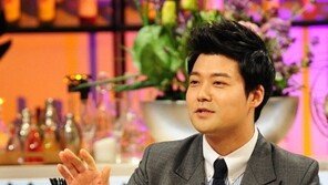 전현무, 샤이니 데뷔 4주년 축하 ‘삼촌팬 인증’  