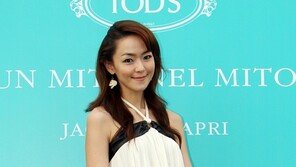 [포토] 김윤아, 화이트 맥시드레스 ‘여신 강림’