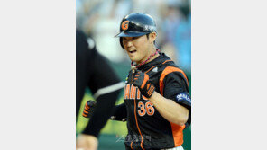 [포토] 롯데 박종윤 ‘홈런이 제일 쉬웠어요’