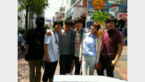 지성-김아중이 홍대에? 어깨동무까지! ‘훈훈 커플 포스’