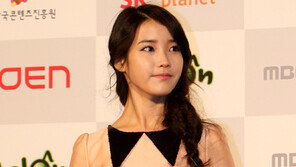 [연예 뉴스 스테이션] 아이유, 빌보드 케이팝 차트 2주 연속 1위