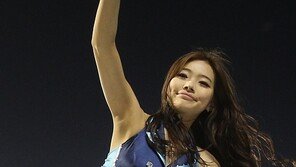 [포토] 치어리더 임아름, 초미니 제복 입고 섹시 군무 