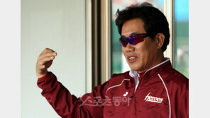 김시진 “8연승 잘릴라 머리카락도 못 잘랐어”