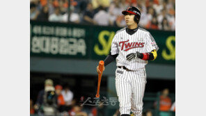 홈런 뚝↓ 관심 뚝↓…정성훈 “마음만은 편해요”