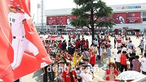 [SD포토] 은퇴 이종범을 향한 구름관중 ‘눈가가 촉촉’