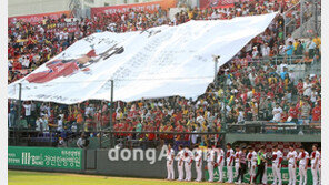 [SD포토] 이종범 은퇴, 선수와 팬들 하나되는 순간