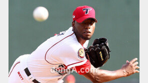 [SD포토] KIA 새용병 소사 역투