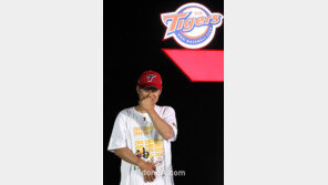 [SD포토] 눈물 보인 종범神 “팬들의 사랑에 감사했습니다”