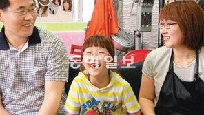 [LG와 함께하는 동아 다문화賞]이민자들 머리손질-아기 돌봐주기… 부부가 척척