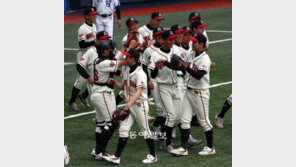 [66회 황금사자기 전국고교야구] 한주성 14K 완봉쇼…덕수고, 대전고 잡고 4강 진출