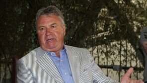 [포토] 히딩크 감독 “박지성 대표팀 은퇴, 현명한 결정…”