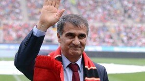 관중석의 귀네슈…수험생 된 최용수감독