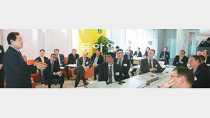 “LG, LTE 전쟁은 열세 뒤집는 명량대첩… 못 1개 빠져도 망해”