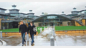 城처럼 웅장한 英 케임브리지대 수학과 건물