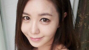 강예빈, 민소매 티셔츠 입고 볼륨몸매 인증