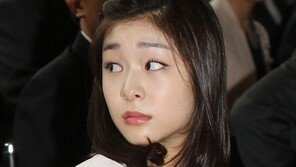 [포토] 김연아, 팬들 함성 소리에 ‘깜짝’