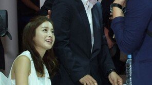 부산모터쇼 김태희 등장에 북새통 “어딜가나 빛나는 미모”