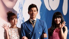 [SD포토] 공유, 미녀 사이에서 ‘난 행복한 남자’