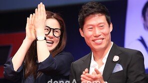 [SD포토] 고현정-유해진, 후배들 연기에 감탄 ‘박수 갈채’