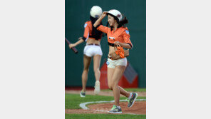 [포토] 롯데 배트걸 신소정, 이젠 복근까지 갖춘 베이글녀