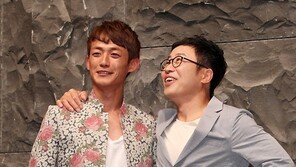 [SD포토] 한민관-이문식, 까치발 들어도 ‘도토리 키재기’