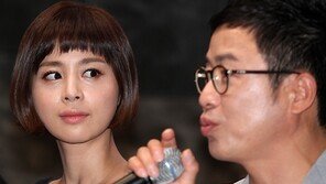 [SD포토] 서영희, 이문식 뚫어져라 ‘선배님 매력 푹빠져’