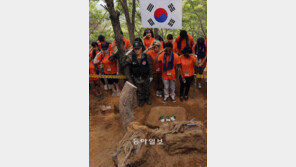 유해발굴 현장 찾은 6·25 참전국 유학생들