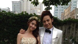 윤아, 웨딩사진 ‘부러질 듯한 개미허리 눈길’