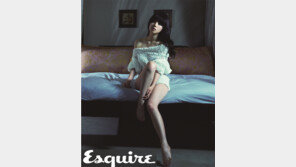 [포토] 홍수아, 침대 위 원피스 하나 걸치고 ‘요염한 유혹’