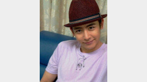 닉쿤 훈남 셀카, 페도라 쓰고 ‘살인미소’ 작렬