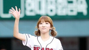 [포토] 레인보우 김지숙, 핫팬츠 입고 귀여운 인사