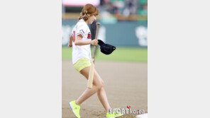[포토] 레인보우 김지숙, 시타 후 1루로 달리기(?)