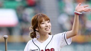 [포토] 레인보우 김지숙, 배트 들고 눈웃음 작렬