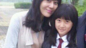 ‘이웃사람’ 김새론, 영화 속 엄마 김윤진과 다정샷 ‘닮았네’