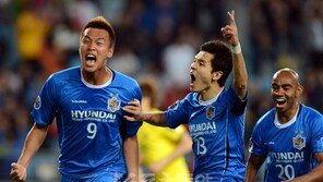 김신욱-이근호 골!골! 울산 화끈하게 8강 쐈다