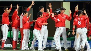 야구는 9회부터…SK 역전쇼