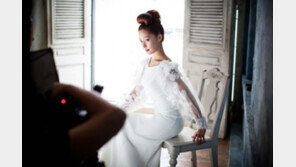 왕빛나, 웨딩 화보 비공개컷 ‘우아美의 극치’