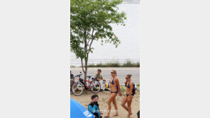 [SD포토] ‘女비치발리볼 대회’ 금발의 비키니 미녀 ‘시선집중’