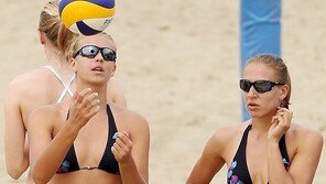 [SD포토] ‘女비치발리볼 대회’ 꽃무늬 비키니로 섹시 중무장