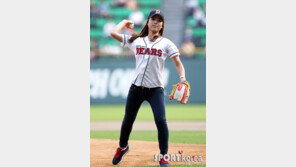 [포토] 미녀골퍼 김자영, ‘패대기 시구’ 따윈 없어