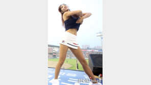 [포토] 치어리더, 상의탈의 ‘훌러덩~’