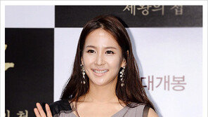 [우먼 동아일보 스타 뷰티] 베이글녀 조여정의 탱탱한 ‘에그 페이스 메이크업’ 팁 공개!