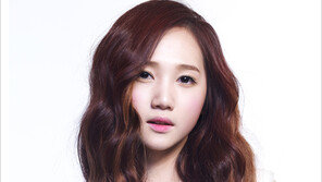 [우먼 동아일보 스타 뷰티] 걸그룹 ‘헬로비너스’ 유아라의 ‘투톤 치크 메이크업’ 노하우