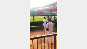 [섬싱 스페셜] “석민아, 공은 하체로 던져야지!” 불호령